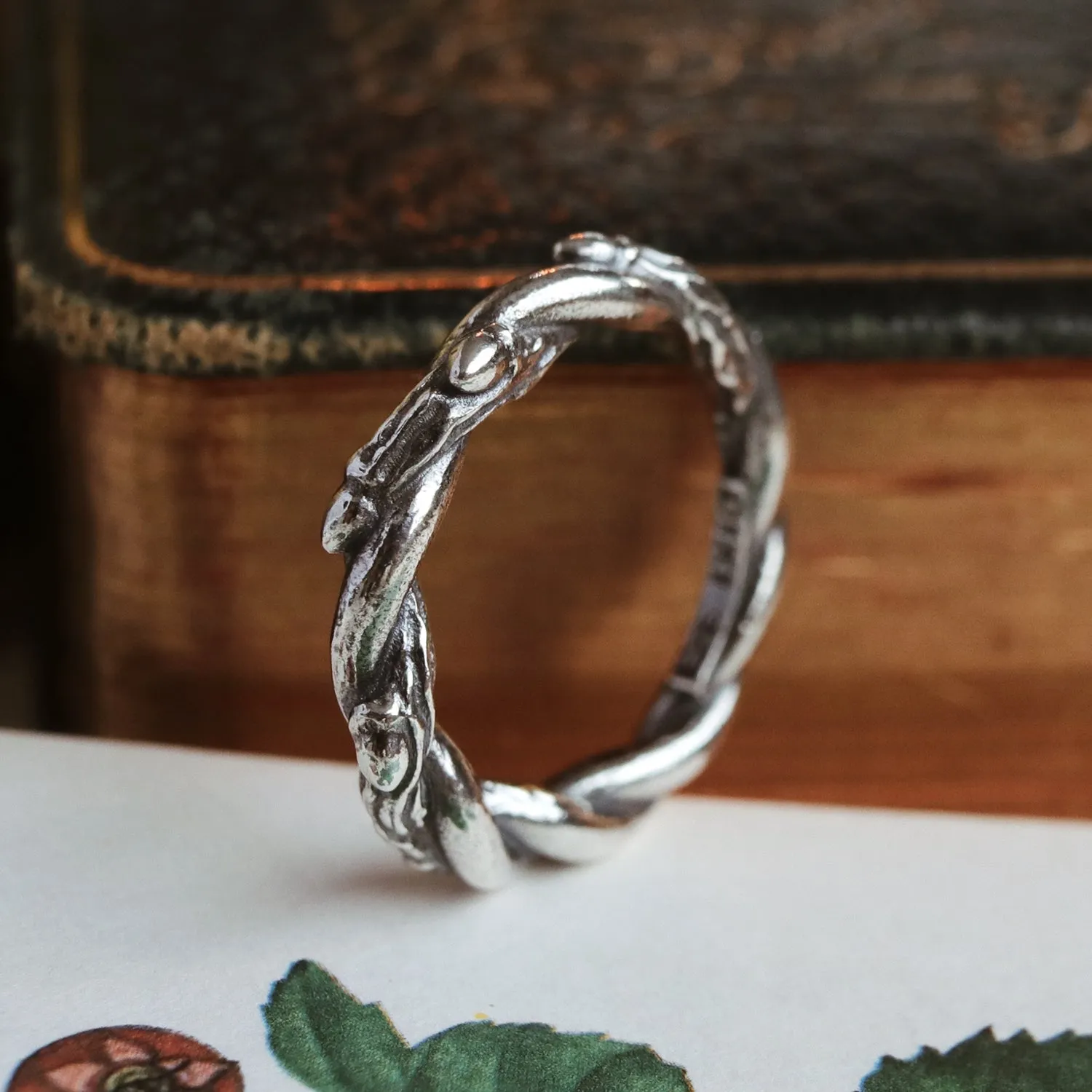 Silvestre Thorn Chunky Helix Ring