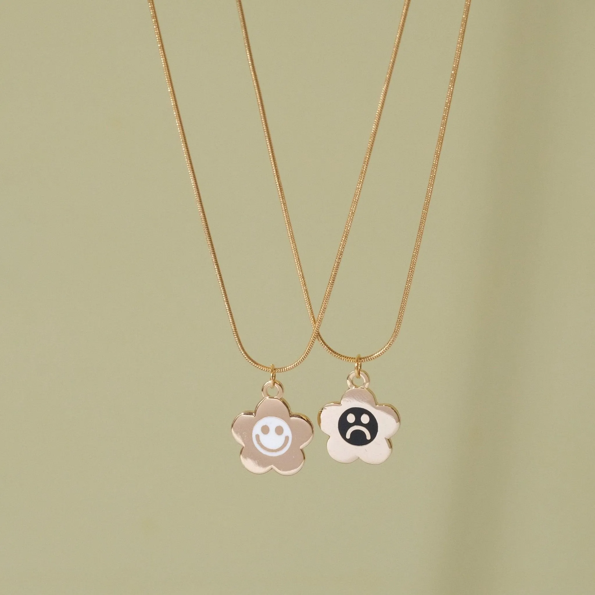 Smiley Daisy Charm Necklace